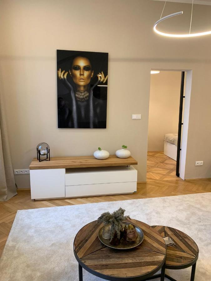 Bella Vista Collonade Apartment การ์โลวีวารี ภายนอก รูปภาพ