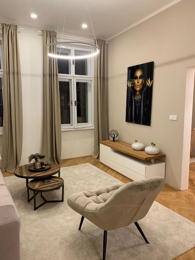 Bella Vista Collonade Apartment การ์โลวีวารี ภายนอก รูปภาพ